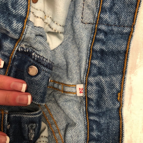 Levis high rise denim shorts - Picture 2 of 7